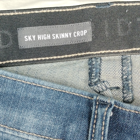 Torrid sky high skinny crop women's jean shorts size 28 - Picture 3 of 14